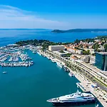 Grand Pearl Luxury Retreat Lägenhet