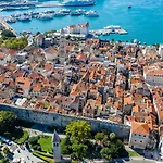 Grand Pearl Luxury Retreat Lägenhet Split