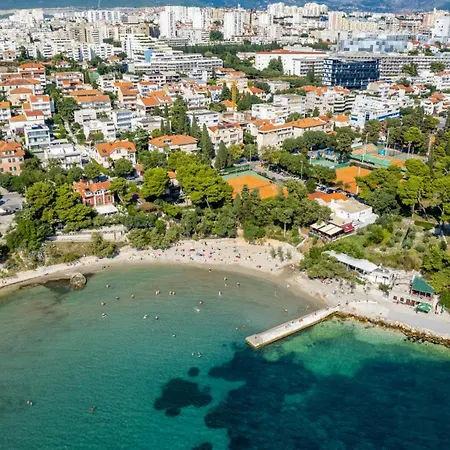Grand Pearl Luxury Retreat דירה