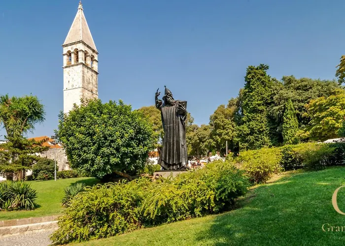 아파트 Grand Pearl Luxury Retreat 스플리트